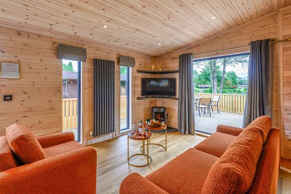 Mallard VIP - Ashlea Pools Lodges, Hopton Heath, Craven Arms