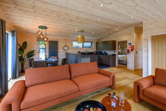 Mallard VIP - Ashlea Pools Lodges, Hopton Heath, Craven Arms