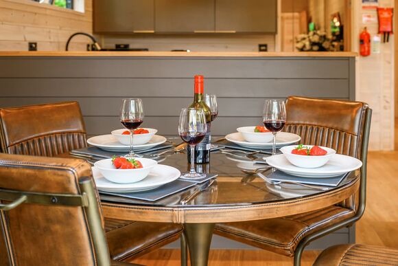 Mallard VIP - Ashlea Pools Lodges, Hopton Heath, Craven Arms