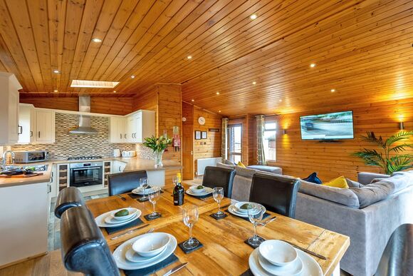 Kingfisher Supreme VIP - Ashlea Pools Lodges, Hopton Heath, Craven Arms