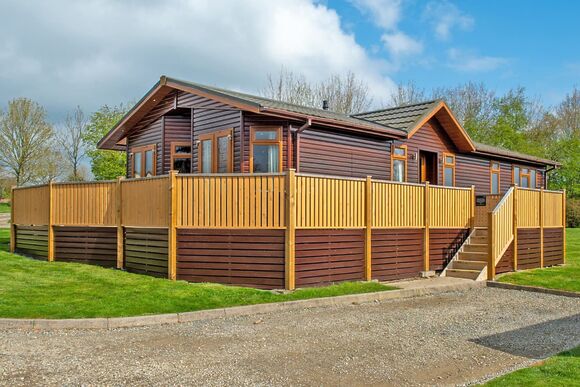 Kingfisher Supreme VIP - Ashlea Pools Lodges, Hopton Heath, Craven Arms