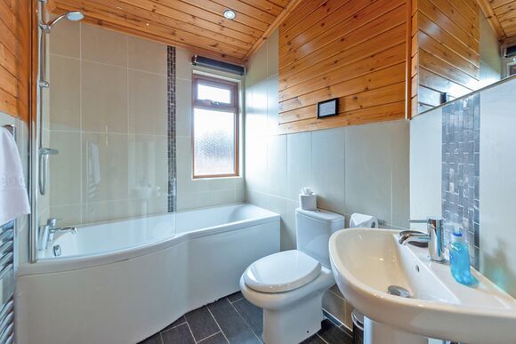 Kingfisher Supreme VIP - Ashlea Pools Lodges, Hopton Heath, Craven Arms