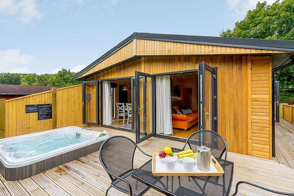 Goldcrest VIP Lodge - Ashlea Pools Lodges, Hopton Heath, Craven Arms