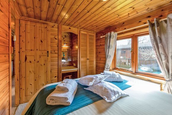 Mandarin Plus - Ashlea Pools Lodges, Hopton Heath, Craven Arms