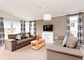 Cedar Lodge 4 - Ashby Woulds Lodges and Spa, Overseal, Nr Ashby-de-la-Zouch