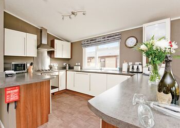 Cedar Lodge 4 - Ashby Woulds Lodges and Spa, Overseal, Nr Ashby-de-la-Zouch