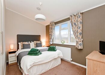 Cedar Lodge 4 - Ashby Woulds Lodges and Spa, Overseal, Nr Ashby-de-la-Zouch