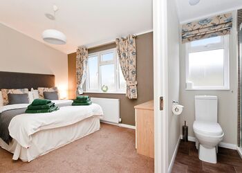 Cedar Lodge 4 - Ashby Woulds Lodges and Spa, Overseal, Nr Ashby-de-la-Zouch