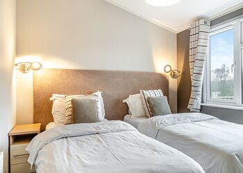 Oak Deluxe 4 - Ashby Woulds Lodges and Spa, Overseal, Nr Ashby-de-la-Zouch