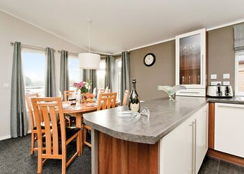 Cedar Lodge 6 - Ashby Woulds Lodges and Spa, Overseal, Nr Ashby-de-la-Zouch