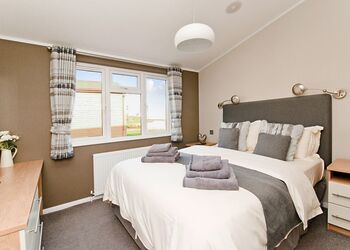 Cedar Lodge 6 - Ashby Woulds Lodges and Spa, Overseal, Nr Ashby-de-la-Zouch