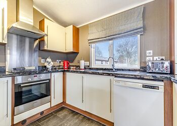 Oak Deluxe 6 - Ashby Woulds Lodges and Spa, Overseal, Nr Ashby-de-la-Zouch