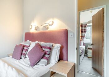 Oak Deluxe 6 - Ashby Woulds Lodges and Spa, Overseal, Nr Ashby-de-la-Zouch