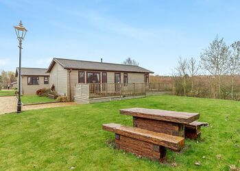 Altham Lodge - Ashby Woulds Lodges and Spa, Overseal, Nr Ashby-de-la-Zouch
