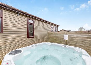 Aspen Lodge 4 - Ashby Woulds Lodges and Spa, Overseal, Nr Ashby-de-la-Zouch