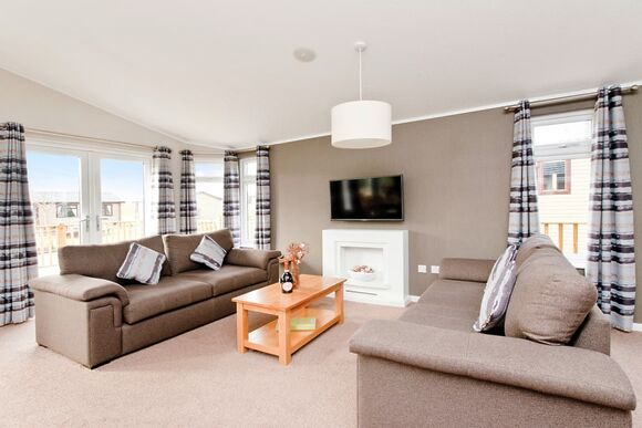 Cedar Lodge 4 - Ashby Woulds Lodges and Spa, Overseal, Nr Ashby-de-la-Zouch