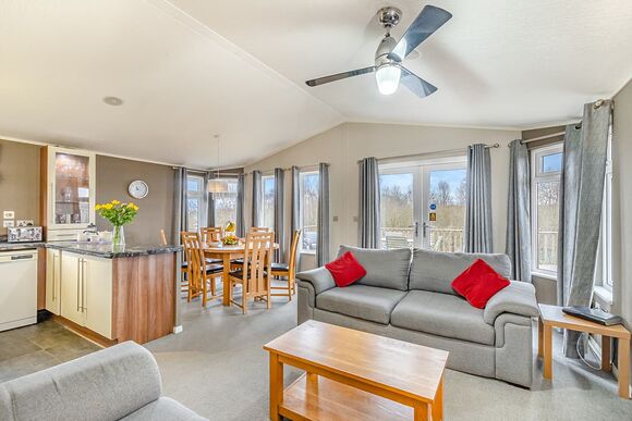 Oak Deluxe 6 - Ashby Woulds Lodges and Spa, Overseal, Nr Ashby-de-la-Zouch