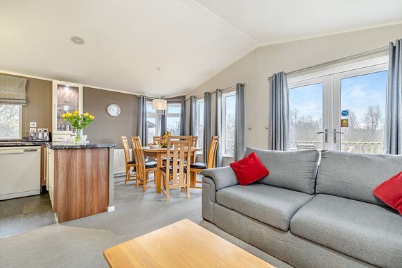 Oak Deluxe 6 - Ashby Woulds Lodges and Spa, Overseal, Nr Ashby-de-la-Zouch