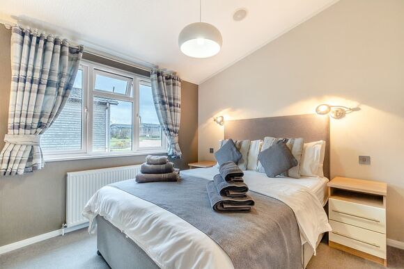 Oak Deluxe 6 - Ashby Woulds Lodges and Spa, Overseal, Nr Ashby-de-la-Zouch