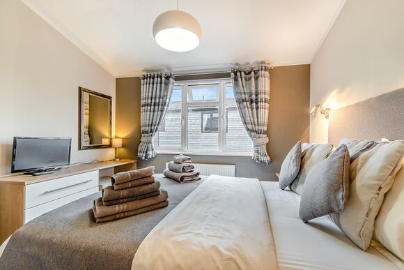 Oak Deluxe 6 - Ashby Woulds Lodges and Spa, Overseal, Nr Ashby-de-la-Zouch