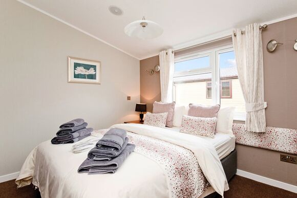 Redwood Lodge - Ashby Woulds Lodges and Spa, Overseal, Nr Ashby-de-la-Zouch