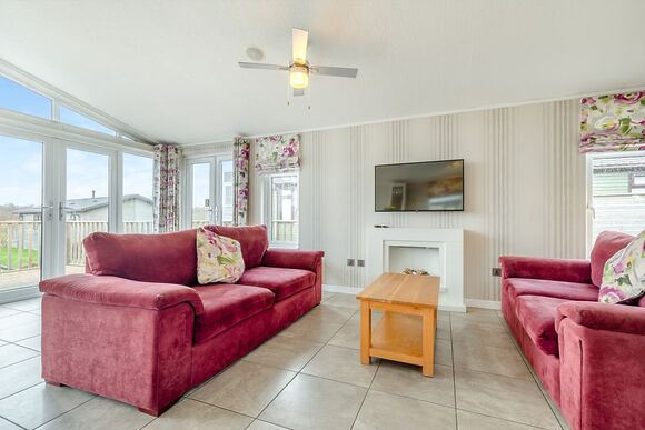 Aspen Lodge 4 - Ashby Woulds Lodges and Spa, Overseal, Nr Ashby-de-la-Zouch