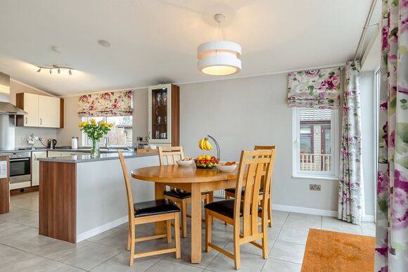 Aspen Lodge 4 - Ashby Woulds Lodges and Spa, Overseal, Nr Ashby-de-la-Zouch