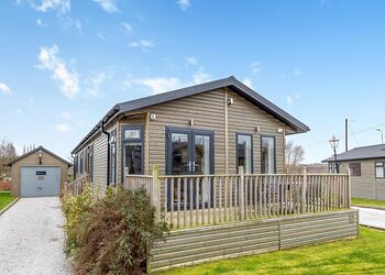 Retreat VIP 3 - Ashby Woulds Retreat, Overseal, Nr Ashby-de-la-Zouch