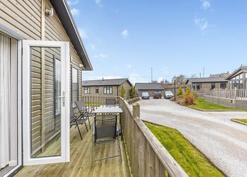 Retreat VIP 3 - Ashby Woulds Retreat, Overseal, Nr Ashby-de-la-Zouch