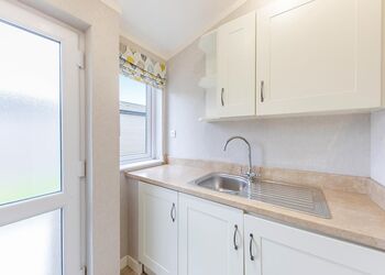 Retreat VIP 3 - Ashby Woulds Retreat, Overseal, Nr Ashby-de-la-Zouch