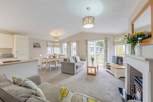 Retreat VIP 3 - Ashby Woulds Retreat, Overseal, Nr Ashby-de-la-Zouch