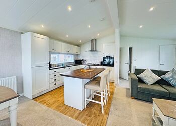 Harlyn Lodge - Atlantic Bays Holiday Park, Padstow