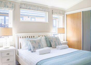 Harlyn Lodge - Atlantic Bays Holiday Park, Padstow