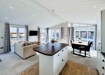 Trevone Lodge - Atlantic Bays Holiday Park, Padstow