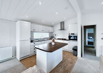 Trevone Lodge - Atlantic Bays Holiday Park, Padstow