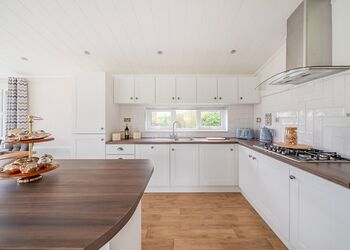 Trevone Lodge - Atlantic Bays Holiday Park, Padstow