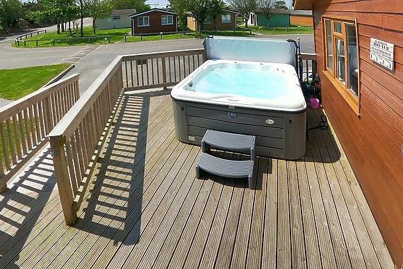 Platinum 3 Bed Hot TubRafiki - Atlantic Bays Holiday Park, Padstow