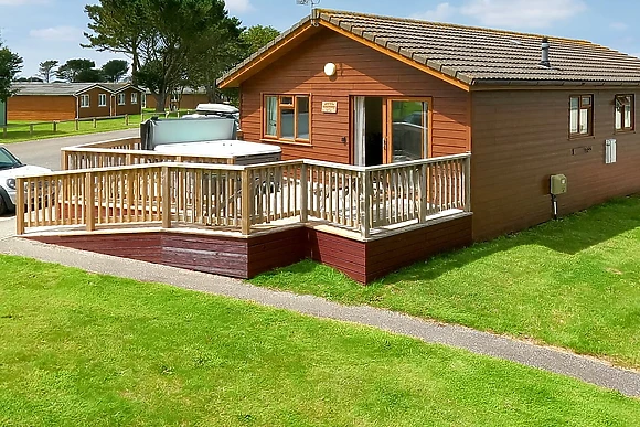 Platinum 3 Bed Hot TubRafiki - Atlantic Bays Holiday Park, Padstow