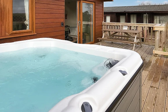 Platinum 3 Bed Hot TubRafiki - Atlantic Bays Holiday Park, Padstow