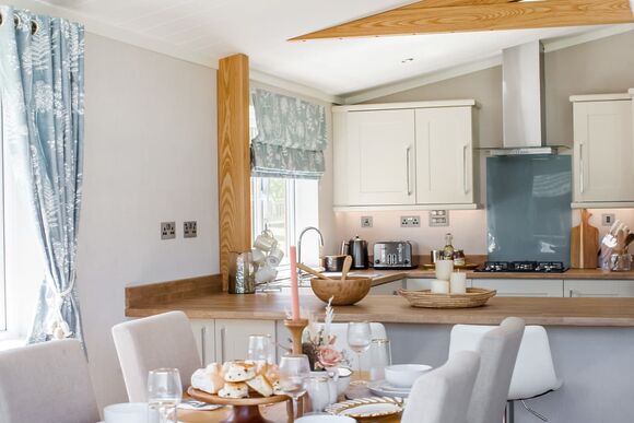 Harlyn Lodge - Atlantic Bays Holiday Park, Padstow