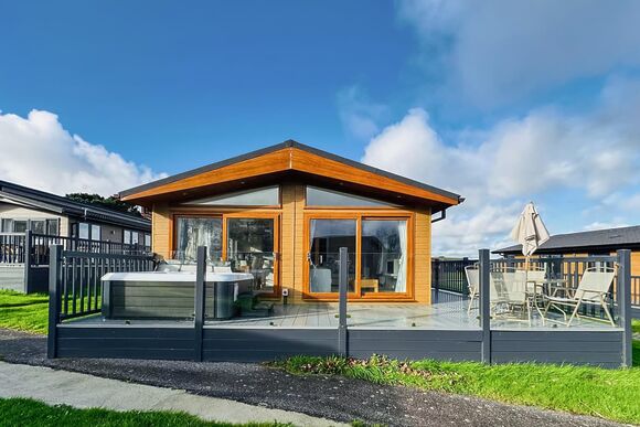 Constantine Lodge - Atlantic Bays Holiday Park, Padstow