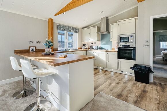 Constantine Lodge - Atlantic Bays Holiday Park, Padstow