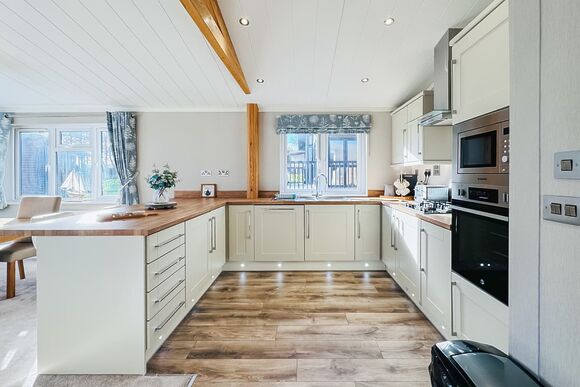 Constantine Lodge - Atlantic Bays Holiday Park, Padstow