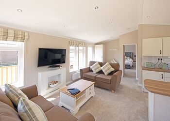 Primrose 1 - Athelington Hall Farm Lodges, Horham, Eye