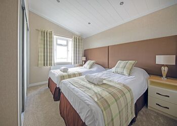 Primrose 2 - Athelington Hall Farm Lodges, Horham, Eye