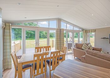 Primrose 3 - Athelington Hall Farm Lodges, Horham, Eye