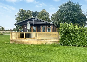 Athelington Lodge Plus - Athelington Hall Farm Lodges, Horham, Eye