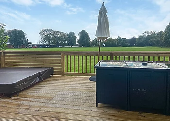 Athelington Lodge Plus - Athelington Hall Farm Lodges, Horham, Eye