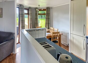 Athelington Lodge - Athelington Hall Farm Lodges, Horham, Eye