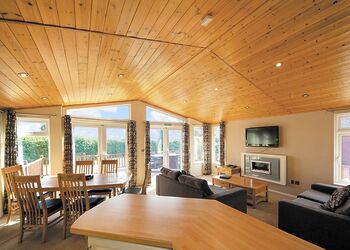 Field View 2 - Athelington Hall Farm Lodges, Horham, Eye